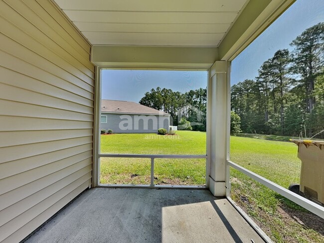Building Photo - 215 Bellflower Cir