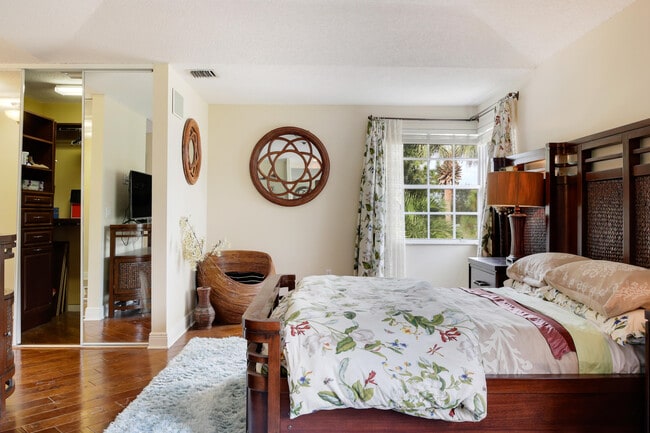 Building Photo - 2070 Chagall Cir