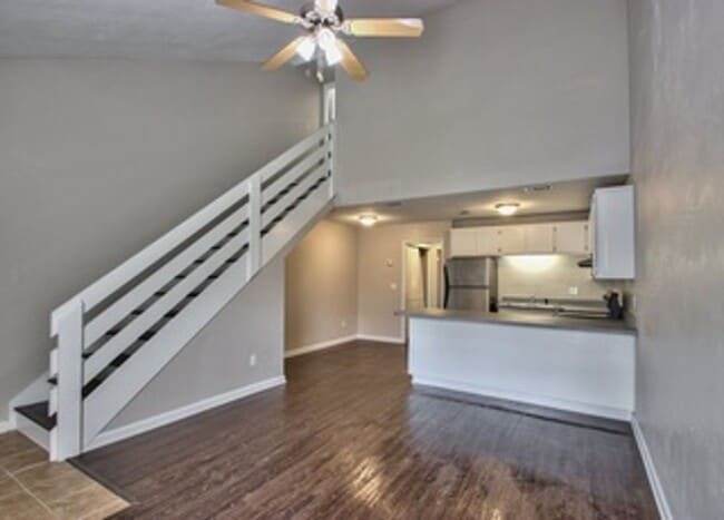 Building Photo - Charming Townhouse NW Tallahassee