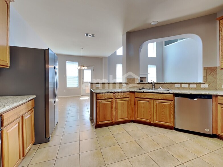 Building Photo - 2319 Merlin Dr