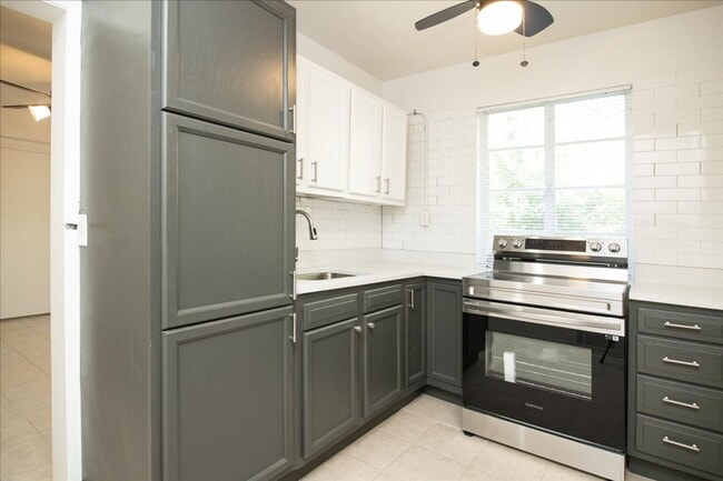 Building Photo - Newly Renovated 2/2 Duplex Unit Minutes From Decatur Square & Va Highlands!