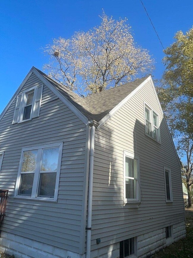 Building Photo - 7613 Van Buren Ave