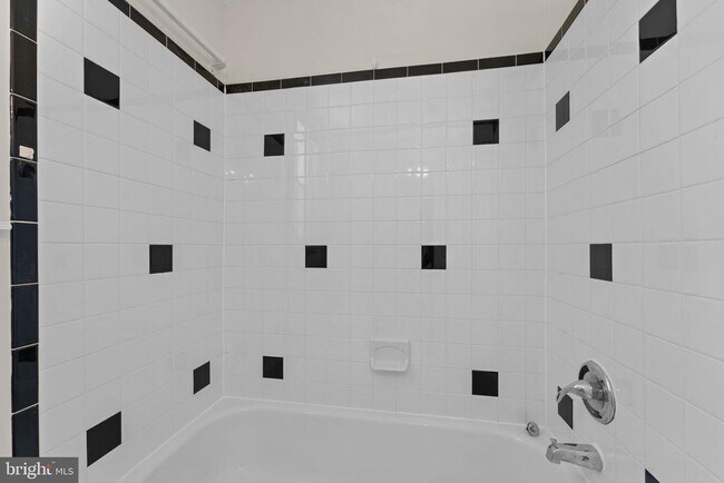 Building Photo - 217 19th St NE
