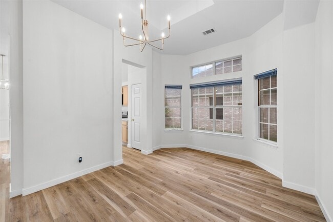 Building Photo - 3841 Pine Valley Dr