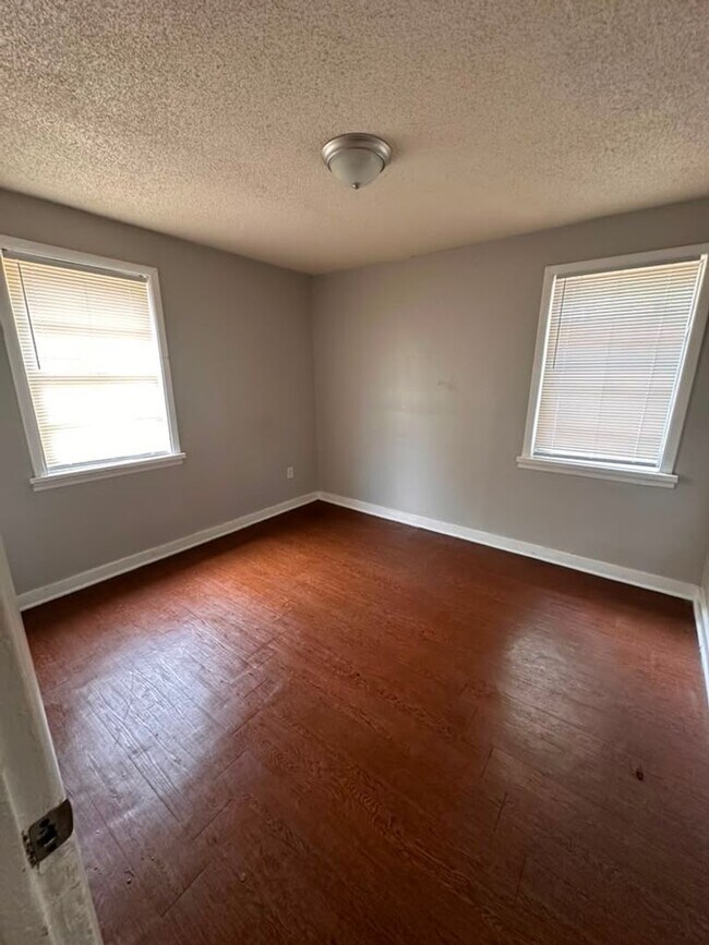 Building Photo - 2108 Curry Ave