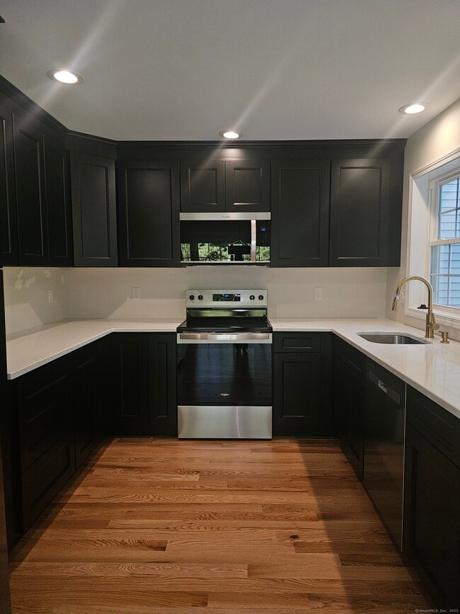 Building Photo - 141 Country Squire Dr