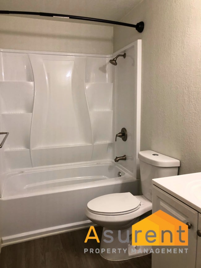 Building Photo - $200 off first months rent. Fully Remodele...