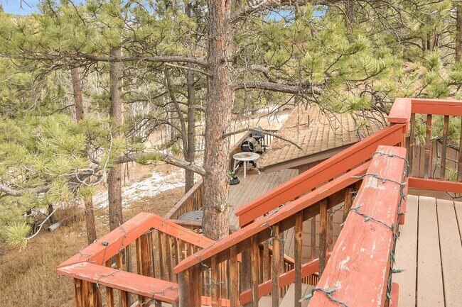 Building Photo - 2027 Roland Dr