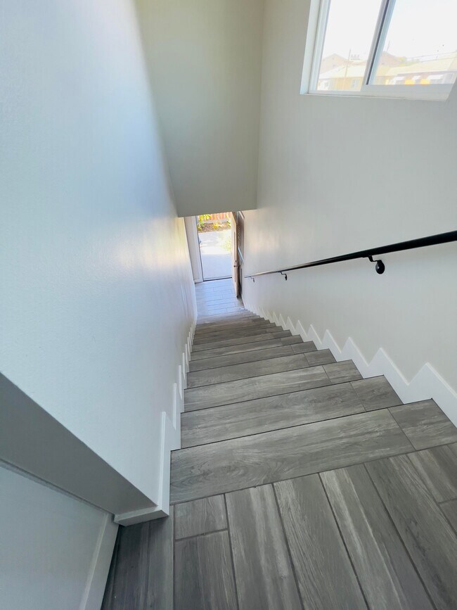 Building Photo - 3928 S Normandie Ave