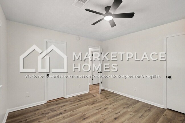 Building Photo - 9011 Homewood Dr
