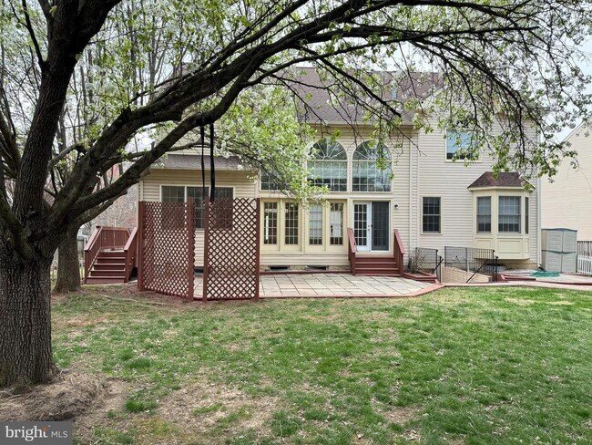 Building Photo - A rare opportunity to experience spacious, sophisticated living in a premier location.
