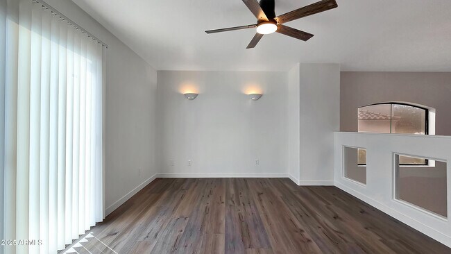 Building Photo - 2119 W Tracy Ln