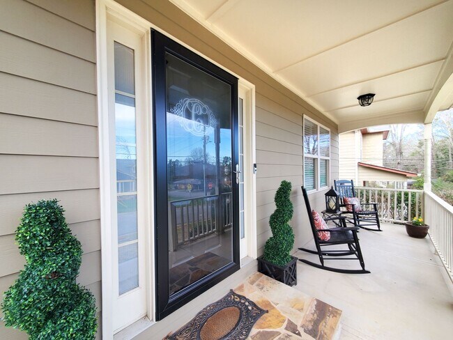 Building Photo - Prime Marietta Location – 3BR Home with Fenced Yard