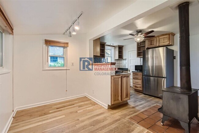 Building Photo - 5930 S Bemis St
