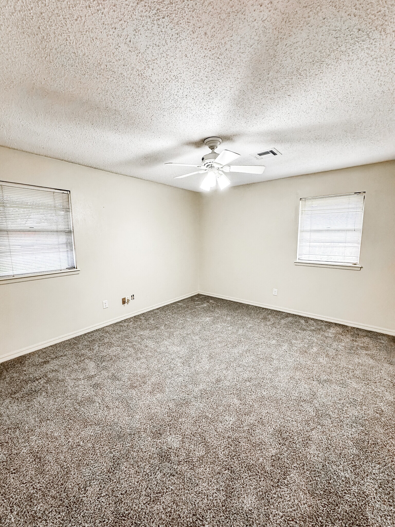 Building Photo - 1118 NW Becontree Dr