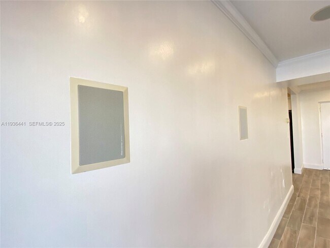 Building Photo - 17051 NE 35th Ave