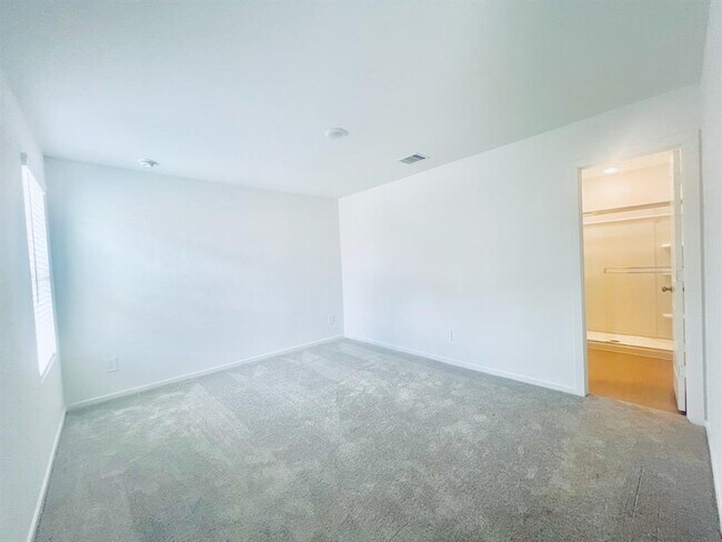 Building Photo - 3035 Mallorca Dr