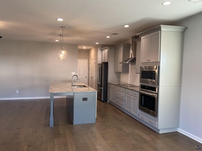 Building Photo - 401 Tivoli Wy