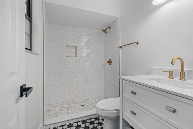 Building Photo - 3/2 Riverfront Brick Ranch, Access to the ...