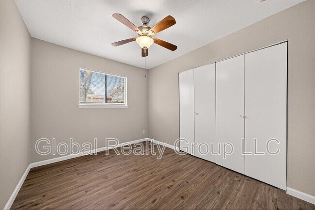 Building Photo - 301 Deborah Dr