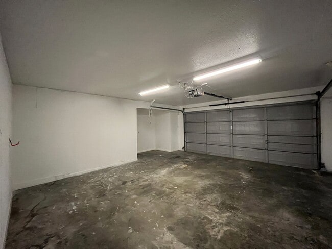 Building Photo - UPDATED HOME WITH BONUS ROOM