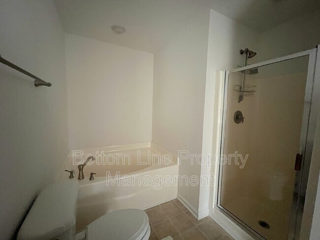 Building Photo - 702 Perth Dr