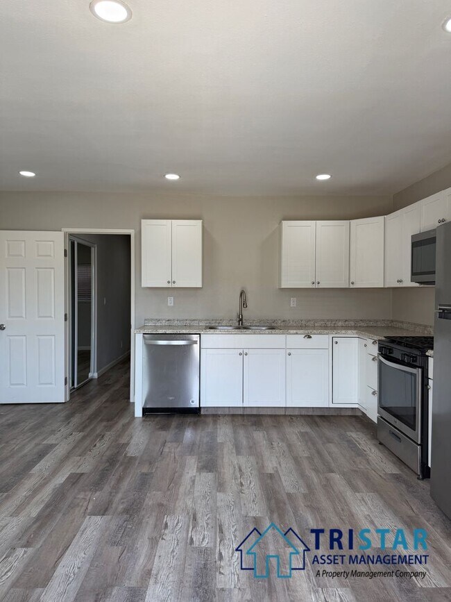 Building Photo - Upgraded 1BD/1BA Apartment in Lakeside, CA - 1/2 Off Move-In Special!