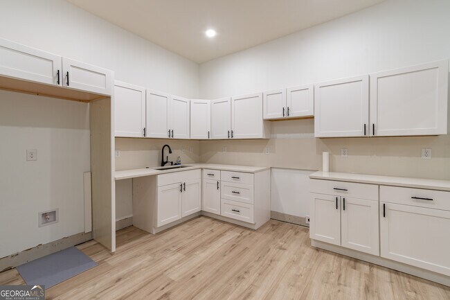 Building Photo - 651 Briarleigh Way