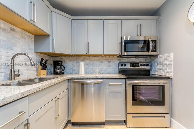 Building Photo - 17620 Atlantic Blvd