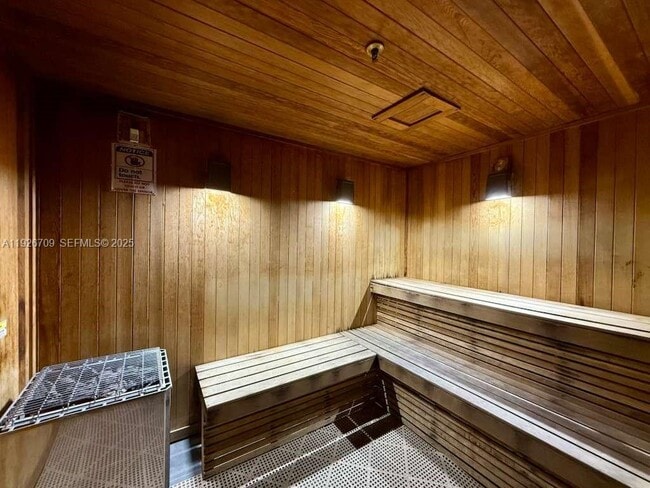 Building Photo - 1850 S Ocean Dr