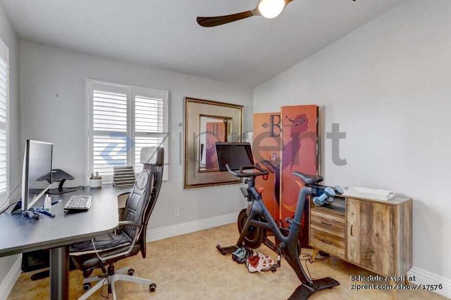 Building Photo - Unit