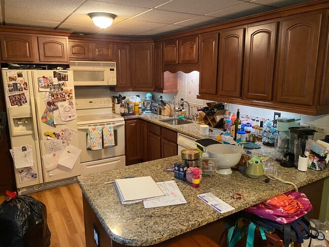 Kitchen - 8012 Harpers Ln