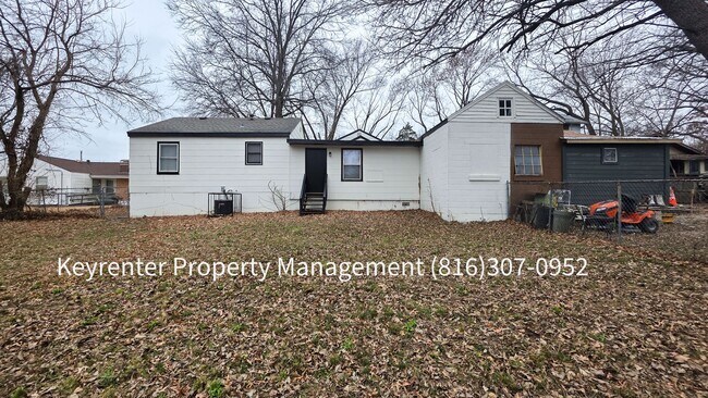 Building Photo - 1512 W College St