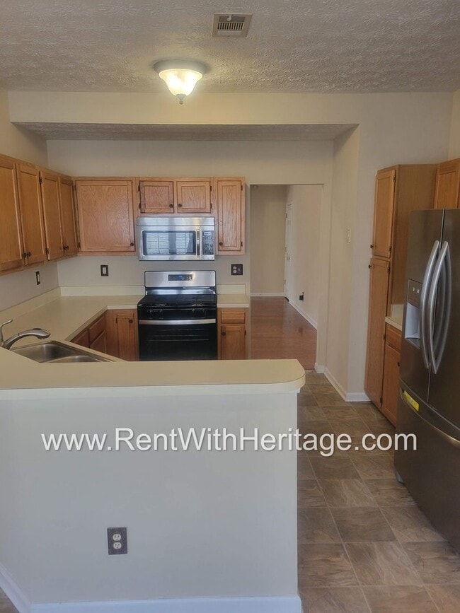 Building Photo - WOW!!...GORGEOUS HOME/HARDWOOD FLOORS/ UPGRADES GALLORE / SWIM - TENNIS