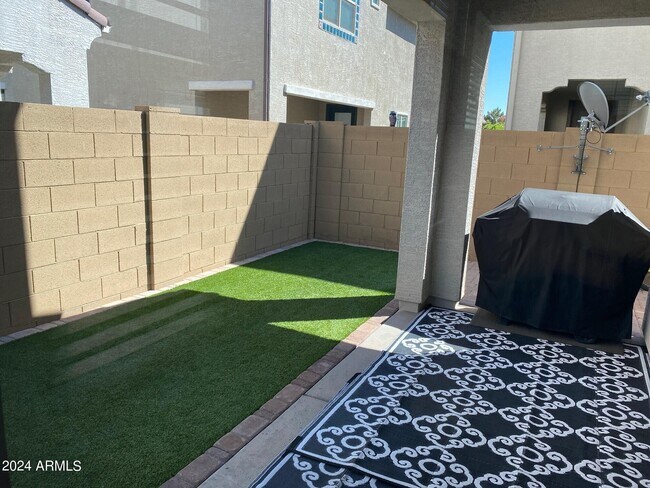 Building Photo - 1168 E Sabino Dr