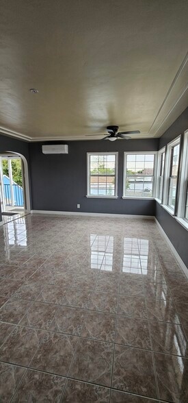 Building Photo - 3212 Live Oak St