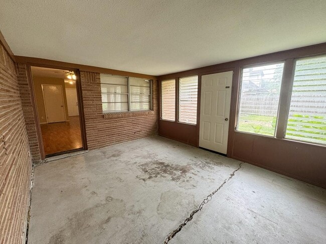 Building Photo - 2606 E Locust Ave
