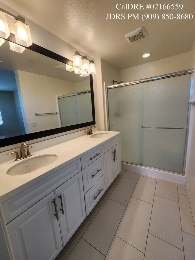 Building Photo - Upland 3 Bedroom Condo