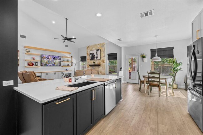 Building Photo - 208 Arrezo Ln