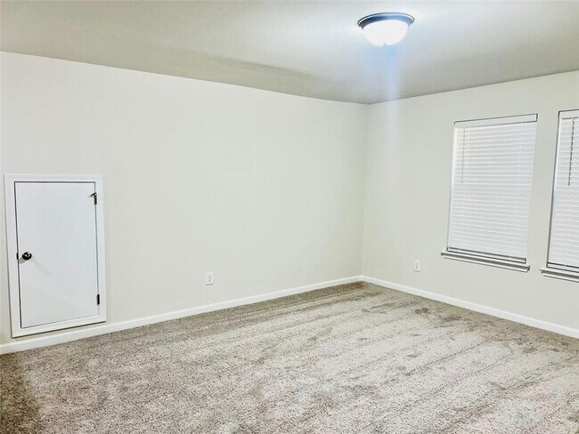Building Photo - 4829 Dufour Dr