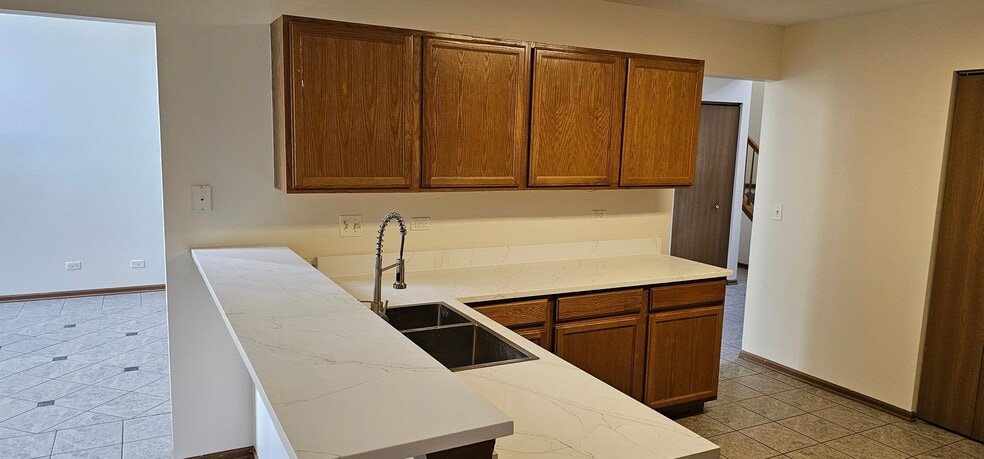 Building Photo - 615 Arrowwood Ct