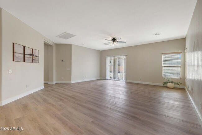 Building Photo - 9423 W Monte Vista Rd