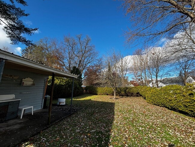 Building Photo - 3 Bedroom 1 Bath Rental Rome NY