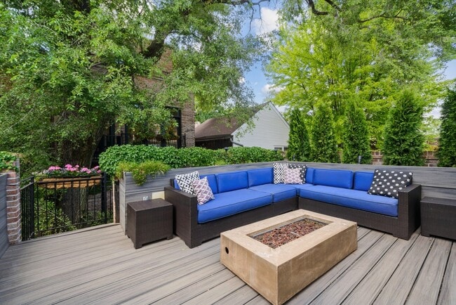 Building Photo - 1925 N Bissell St