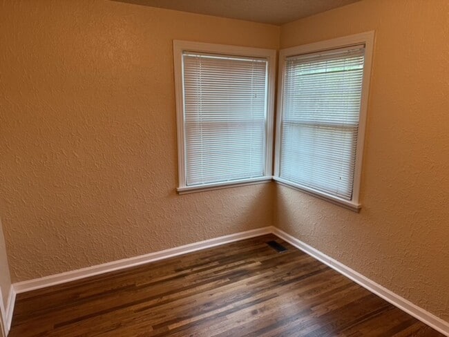 Building Photo - Perfect Old Colorado City 2 Bedroom