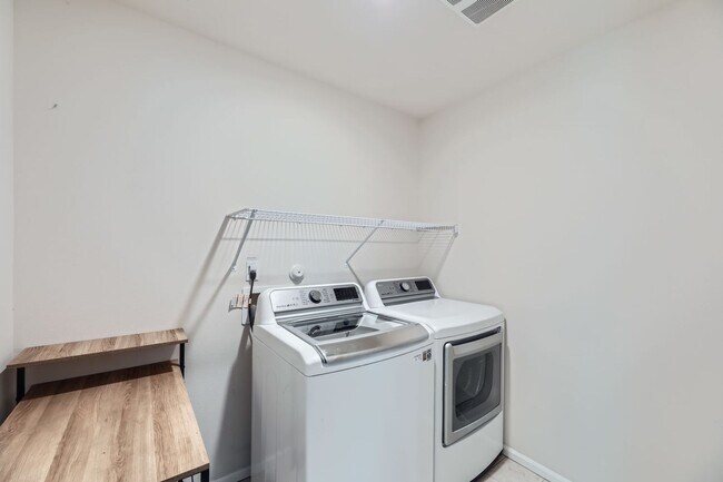 Building Photo - Amazing 3bed/2.5bath Home in Granite Falls!!