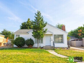 Building Photo - 2427 W Walton Ave
