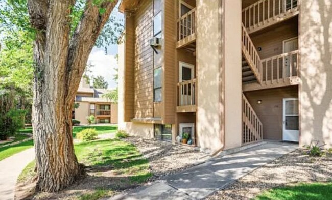 Building Photo - Beautiful 2 Bed 2 Bath in the heart of Bou...