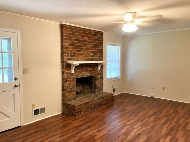 Building Photo - Three Bedroom Oconee County Available Summer