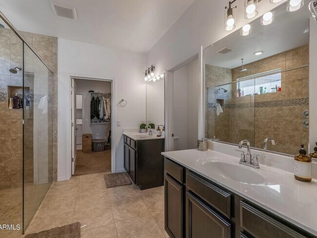 Building Photo - 10218 E Wavelength Ave